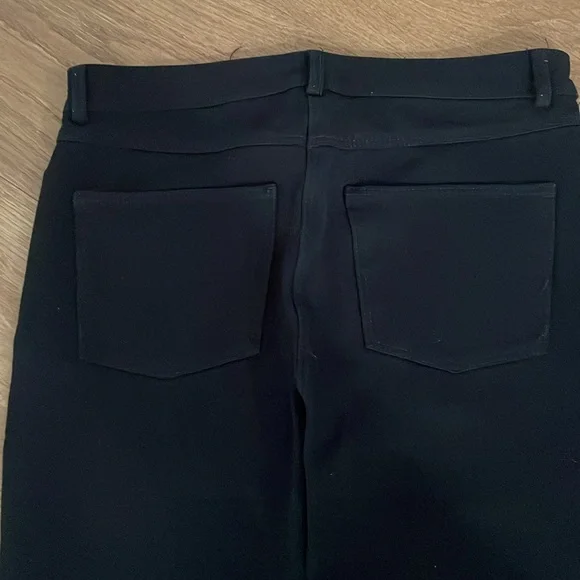 H&M Women's 6 Classic Black Skinny Denim Pants- Straight Leg - Picture 5 of 7